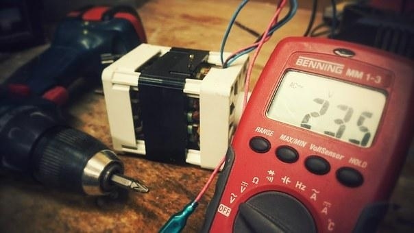 Electrician in Red Rock